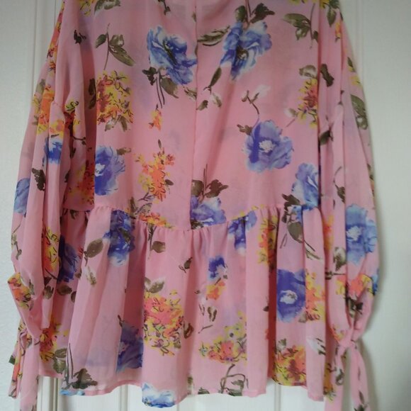 🩷🩷 FEMININE PINK FLORAL SHEER PEPLUM LONG SLEEVE BLOUSE SIZE MEDIUM - Picture 3 of 8